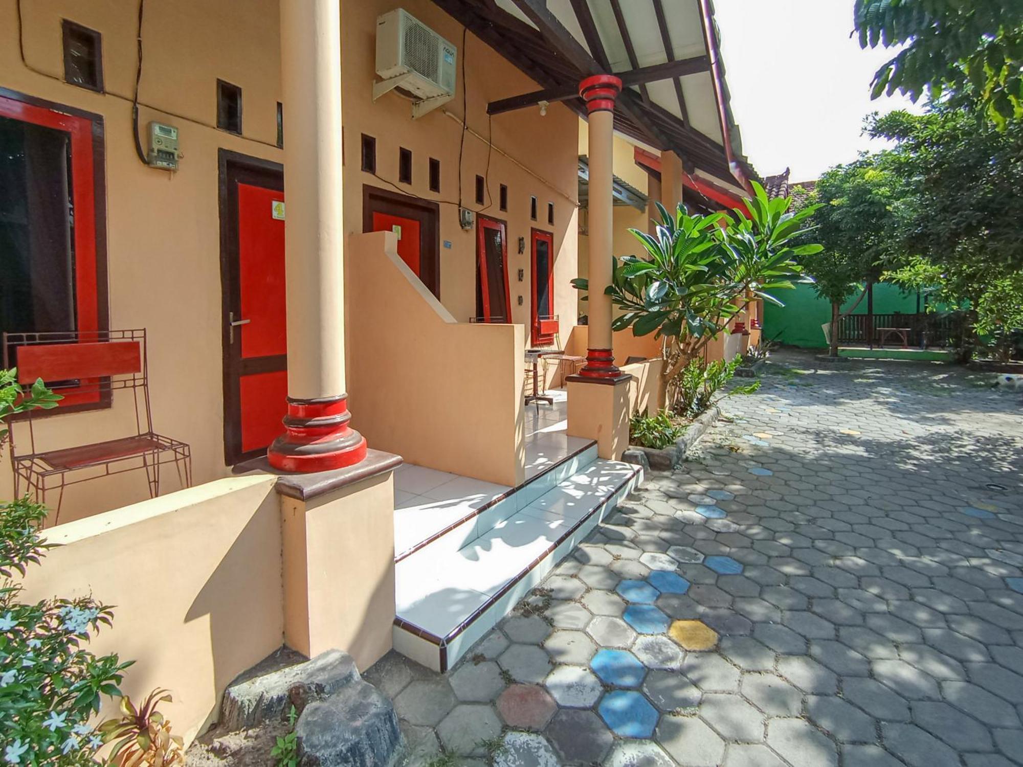 Reddoorz At El Shaday Homestay Banyuwangi Banyuwangi  Luaran gambar